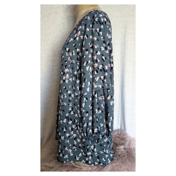 Collective Concepts V Neck Tunic Blouse - Picture 3 of 6